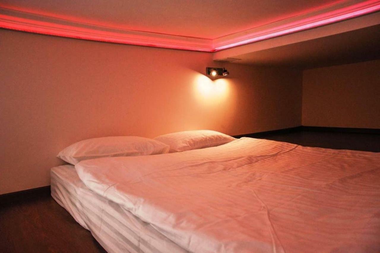 Kyiv Rouge Apartment Экстерьер фото